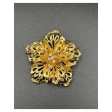 Vintage gold tone flower brooch