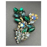 Vintage floral spray design brooch pin.