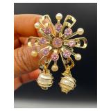 Vintage brooch pin.
