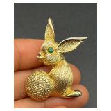 vintage figural rabbit brooch pin.