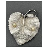 Vintage silver tone leaf brooch pin.