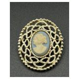 Vintage Sarah Cov cameo brooch pin pendant.