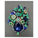 Modern brooch pin.