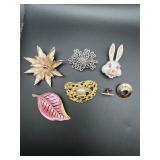 Vintage brooches pin lot.