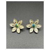Vintage Lisner clip on earrings.