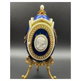 Kingspoint Designs Fabergï¿½-style cameo egg