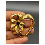Vintage Avon brooch pin. Heart.