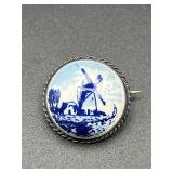 vintage round brooch, blue and white brooch pin. C