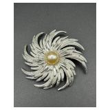Vintage silver tone Sarah Cov flower brooch pin.
