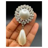 Vintage brooch pin.