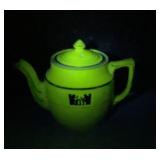 UV GLOW vintage 1930ï¿½s Silhouette teapot, Hallï¿½s
