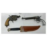 Vintage miniature metal toy cap guns and knife,