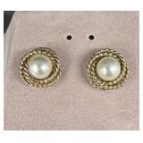 14k Gold Pearl Stud Earrings 2.39g