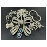 6 Vintage brooches, 2 pairs of clip on earrings.