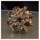 18k gold Garnet Ring, 7.62g, size 7.25, 17 garnet