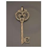 14k gold key pendant .1.62g