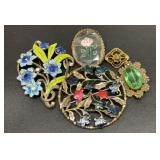 5 Vintage brooches