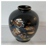Japanese Kutani-ware porcelain vase, hand-painted