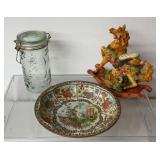 Vintage 1971 Daher Decorated Ware scalloped tin