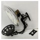 Vintage cast iron wall-mounted oil lamp holder,