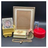 Vintage brass-tone metal picture frame 10x8.5.