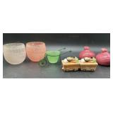 Onion salt and pepper shakers, one is missing