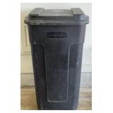 Rubbermaid 50 Gallon Wheeled Trash Can, snap-lock