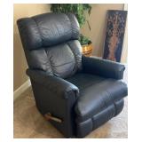 La-Z-Boy casual Oak Rocker Recliner Shows normal
