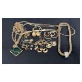 Vintage gold tone jewelry. 7 Dangling earrings,
