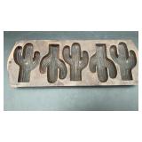Lodge Cast Iron Cactus Cornbread Pan Mold No.