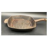 CAST by Calphalon Cast Iron Square Grill Pan,