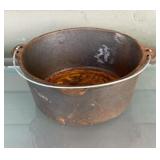 Heavy Duty cast iron Dutch oven, 5.5 inches tall