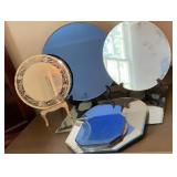 10 mirror displays, Different sizes and shapes.3
