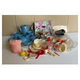 Vintage Childrenï¿½s Toy Kitchen & Tea Set Lot ï¿½