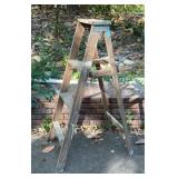 4 ft Wood Step Ladder