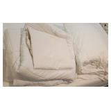 UGG Queen 90' x 90' White Comforter & Pillow Sham
