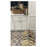 Assorted Velvet Non-Slip Clothes Hangers ï¿½ Cream,