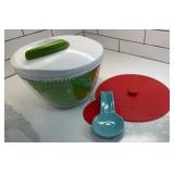 Le Creuset Silicone Lid, Fiesta Turquoise Spoon