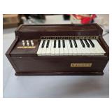 Magnus Electric Chord Organ