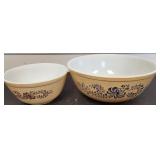 2 PC Pyrex Bowl Set Homestead' Pattern