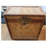 Small VTG Wooden Trunk