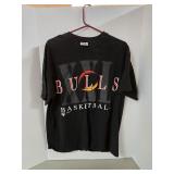Chicago Bulls Basketball T-Shirt L