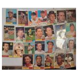 25 1961 Topps MLB Cards