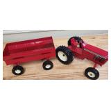 Ertl Harvester 415 Tractor & Wagon