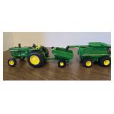 3 PC VTG ERTL John Deere 7720 Combine/Tractor/Wago