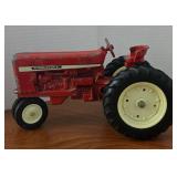 VTG 1:16 scale Ertl International Harvester tracto