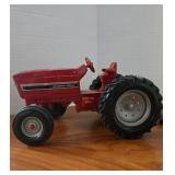VTG Ertl die-cast International Harvester tractor