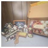 Christmas-Themed Decorations Set