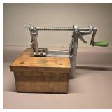 Pampered Chef Apple Peeler with Base