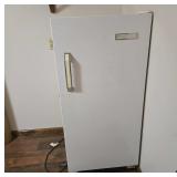 Signature 2000 Upright Freezer, 10.1 cu ft